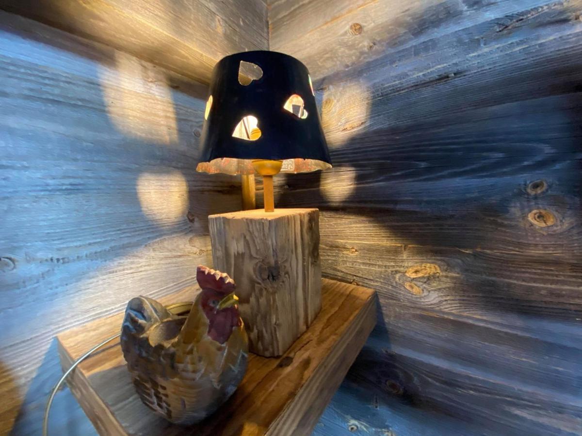Micro-Lodge, Le Petit Nid D'Amour モントリオン エクステリア 写真
