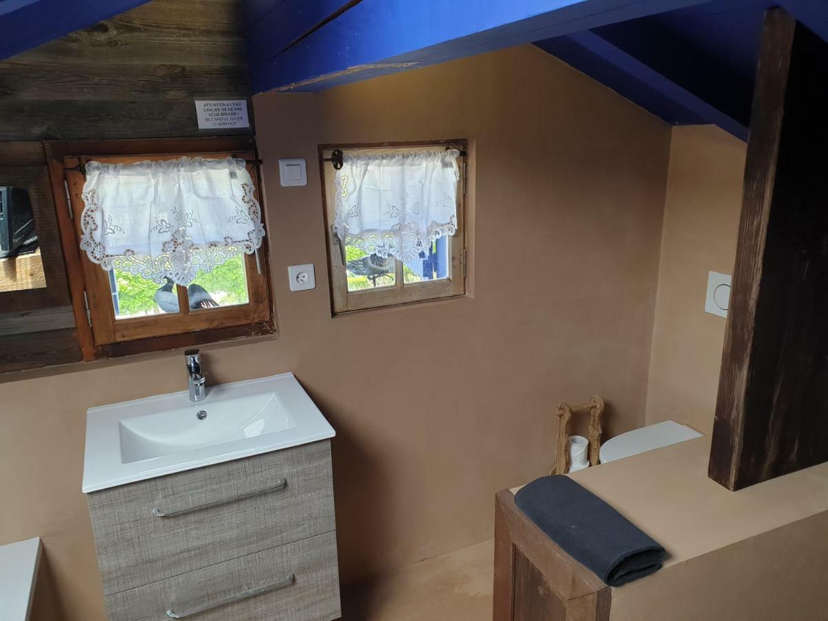 Micro-Lodge, Le Petit Nid D'Amour モントリオン エクステリア 写真