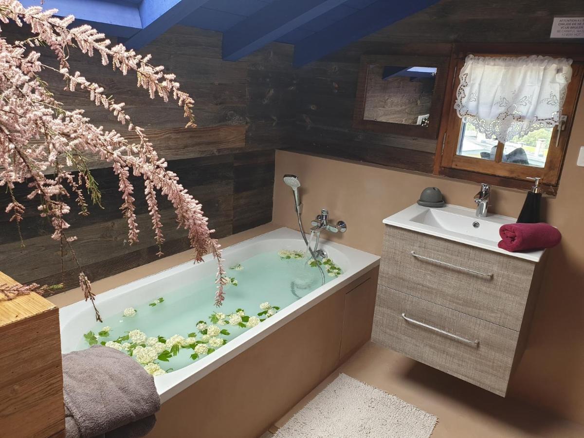 Micro-Lodge, Le Petit Nid D'Amour モントリオン エクステリア 写真